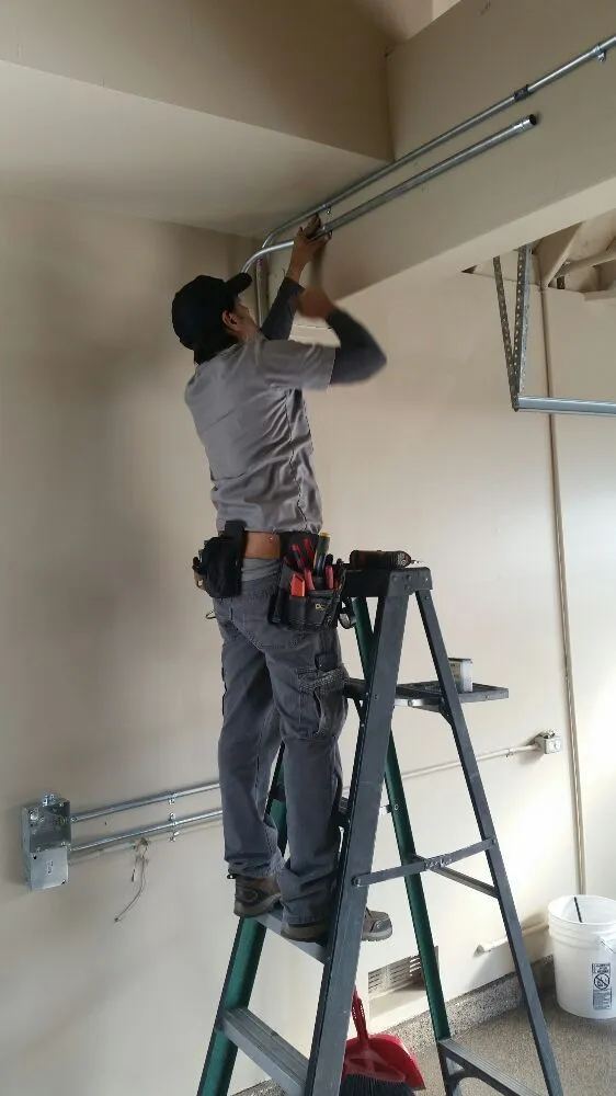 Expert electrician providing electrical repair in , 