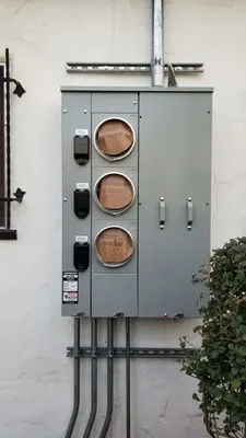 Independent Electric Logo