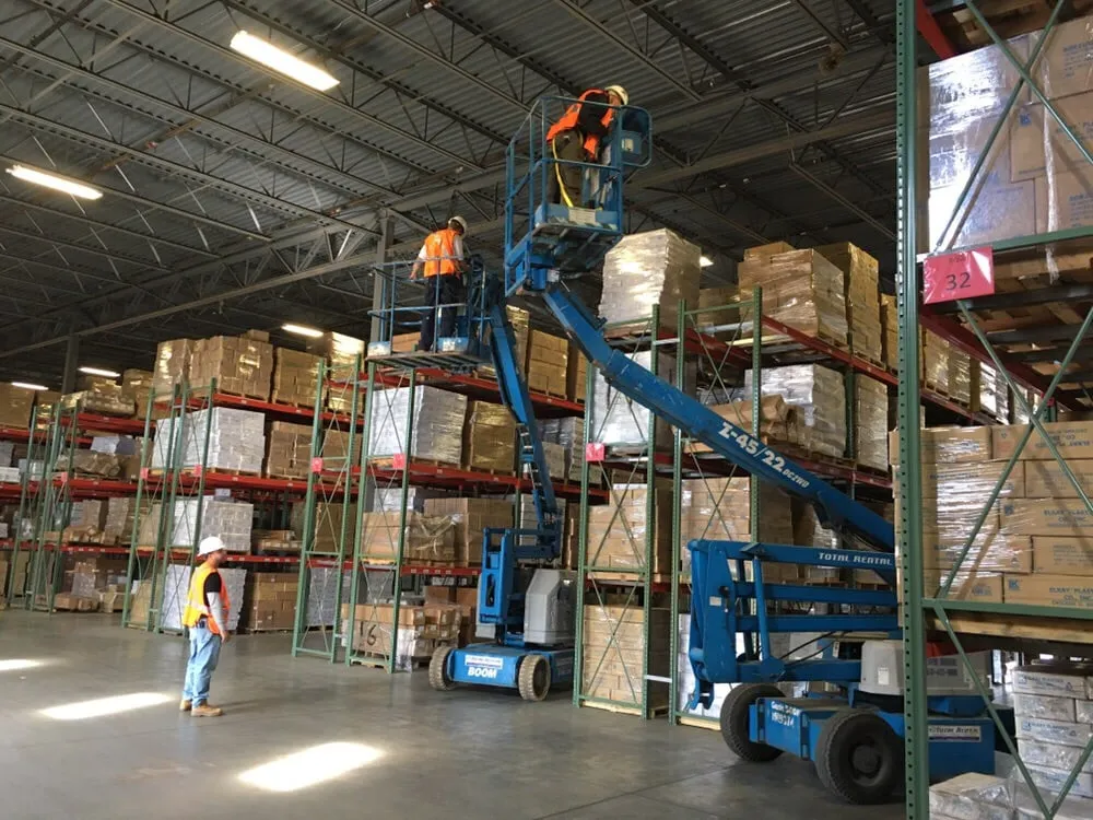 Professional electrician providing electrical repair in , 