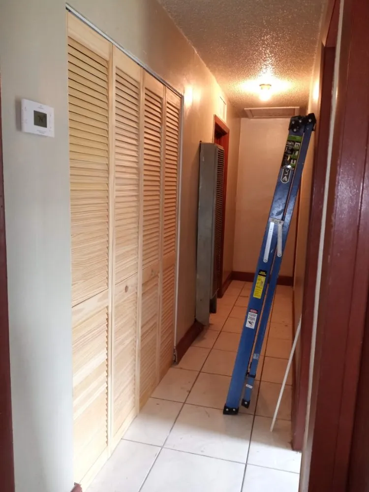 Slide of IndiLaborExpress