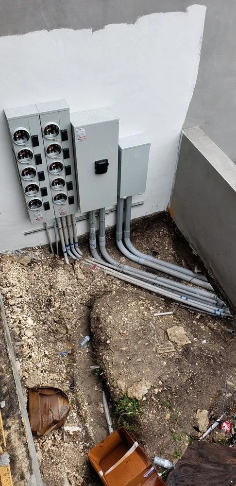 Professional electrician providing electrical repair in Opa-locka, FL - Infinity at your service