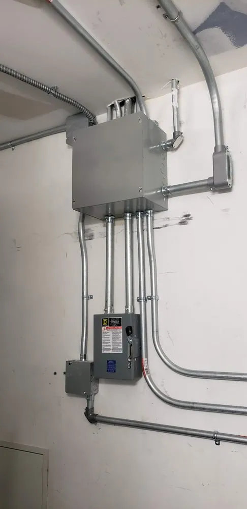 Expert outlet and switch repair in ,  by InfoTech Electric