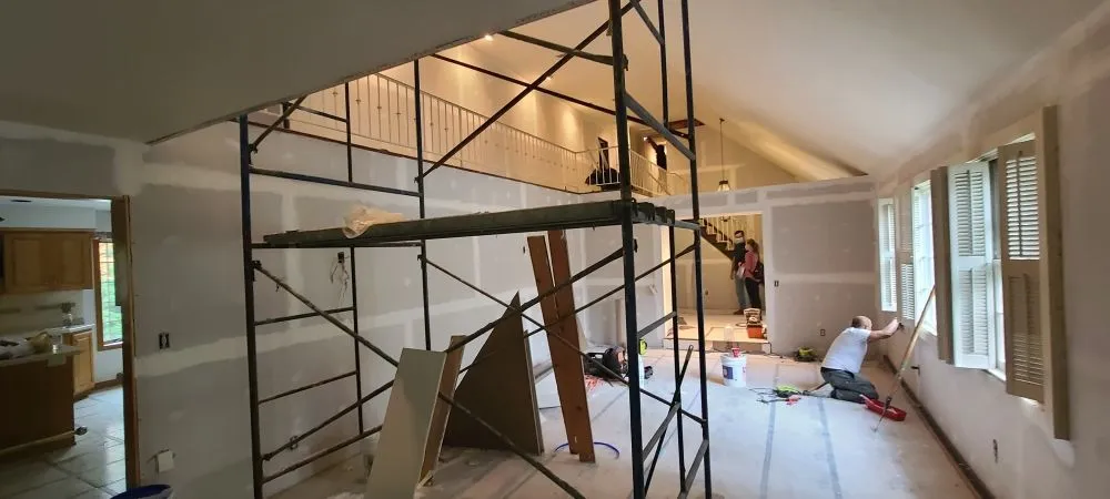 Emergency electrician providing circuit breaker repair in , 