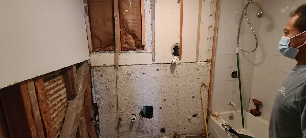 Expert electrician providing electrical repair in , 