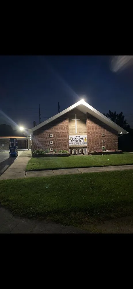 Trusted electrician providing circuit breaker repair in , 