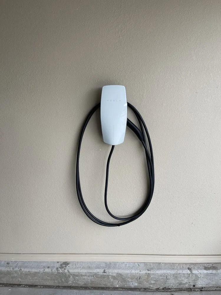 Affordable electrician providing lighting installation in , 