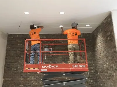 Professional electrician providing circuit breaker repair in , 