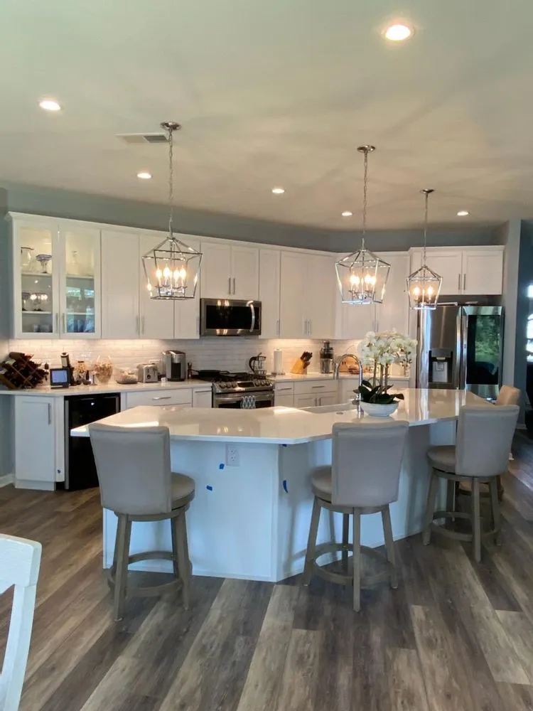 Expert electrician providing circuit breaker repair in ,