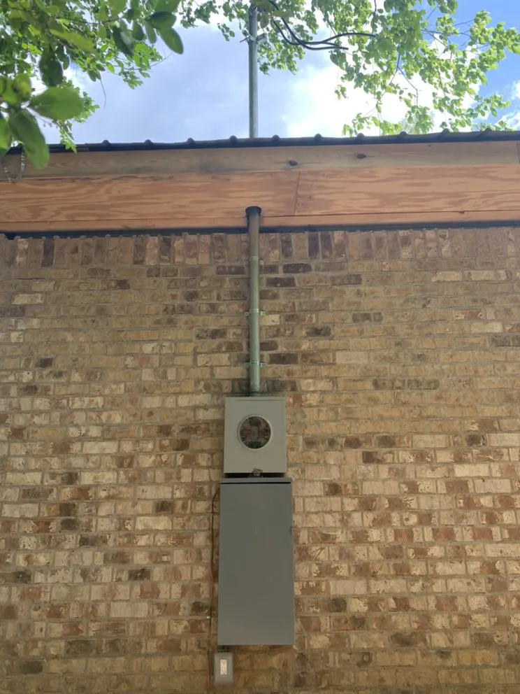 Expert electrician providing circuit breaker repair in ,