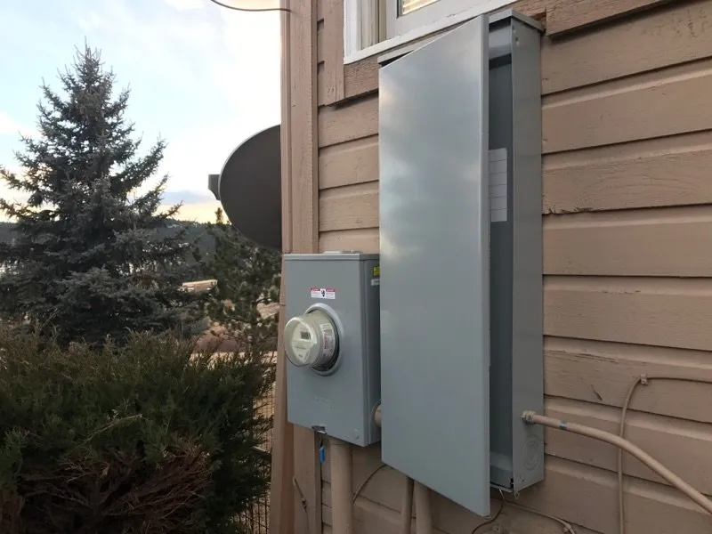 Slide of Interstate Electric and Solar