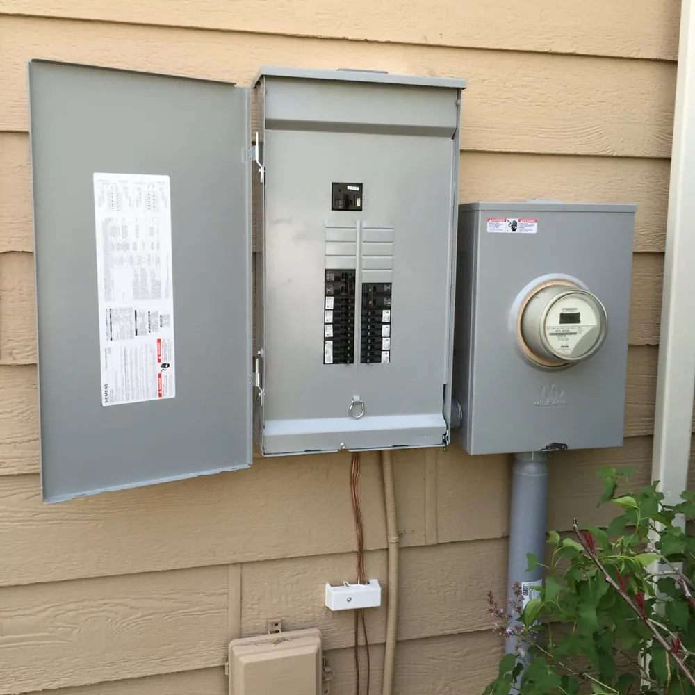 Slide of Interstate Electric and Solar