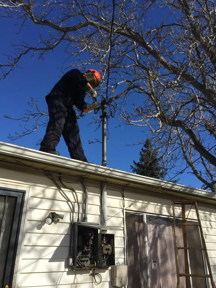 Slide of Interstate Electric and Solar