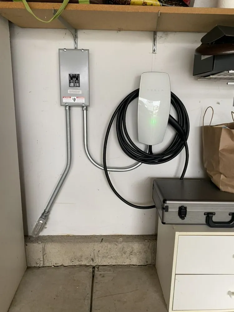 Emergency electrical service for homes in lighting installation,  by 