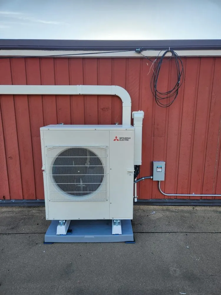 Licensed electrician providing electrical repair in ,