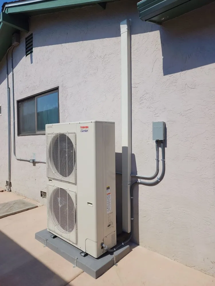 Licensed electrician providing electrical repair in , 