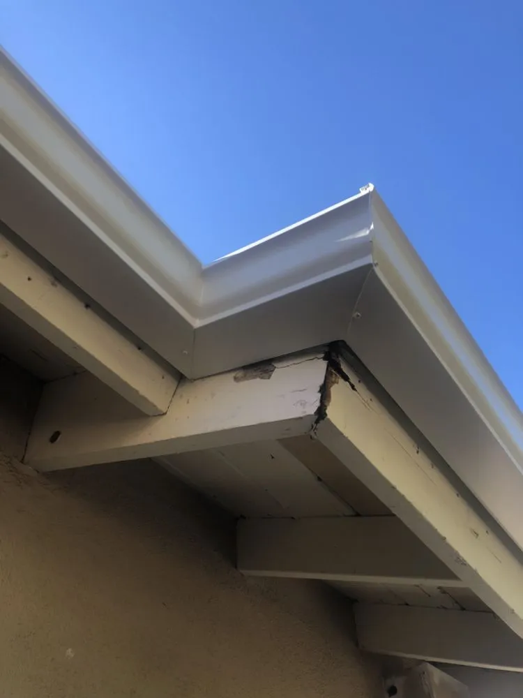 Professional electrical repair experts serving Granada Hills, CA - Isaac Handyman Services