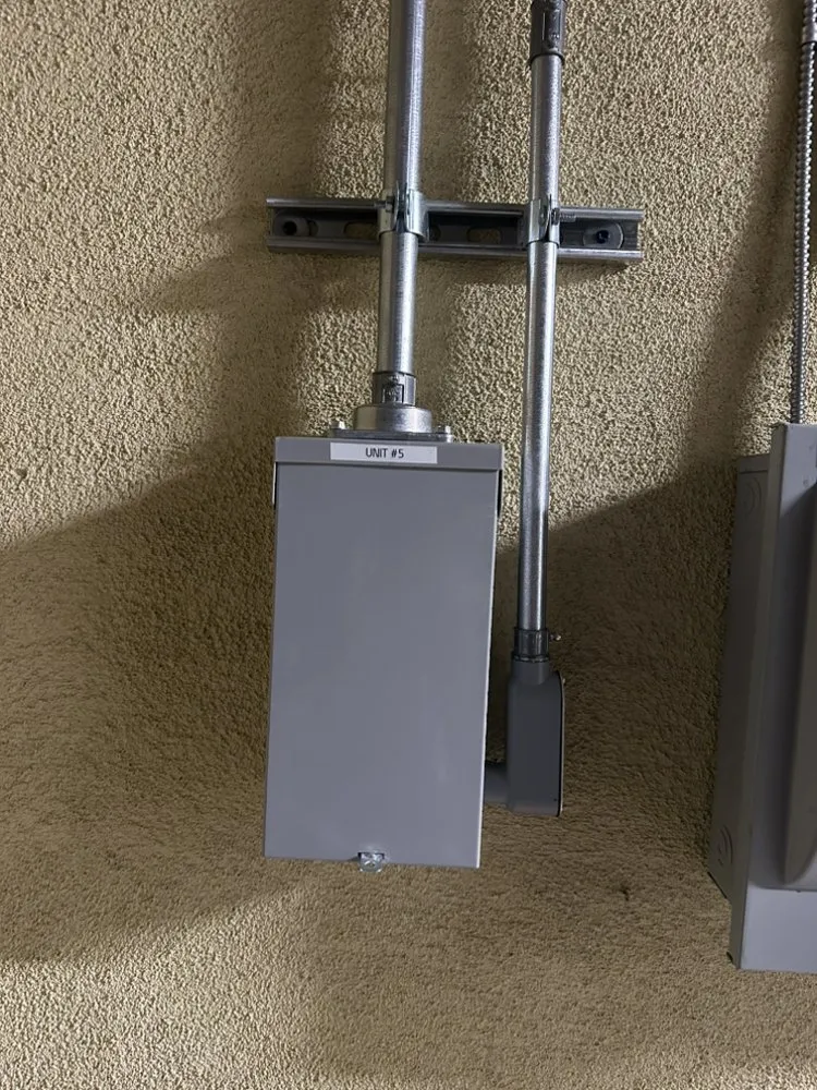Emergency electrician providing emergency electrical service in San Fernando Valley, CA - ISF Electric