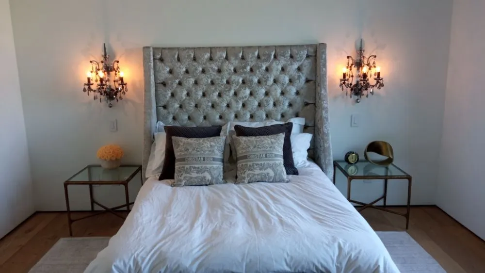 Certified electrician providing lighting installation in , 