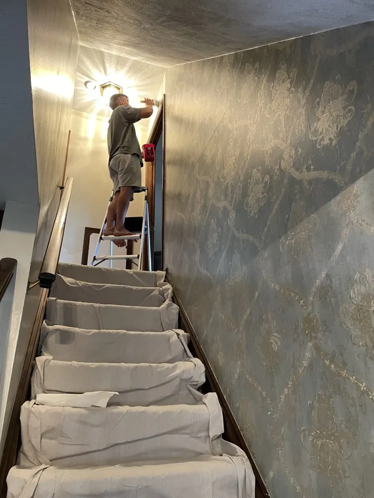 Affordable electrician providing emergency electrical service in ,