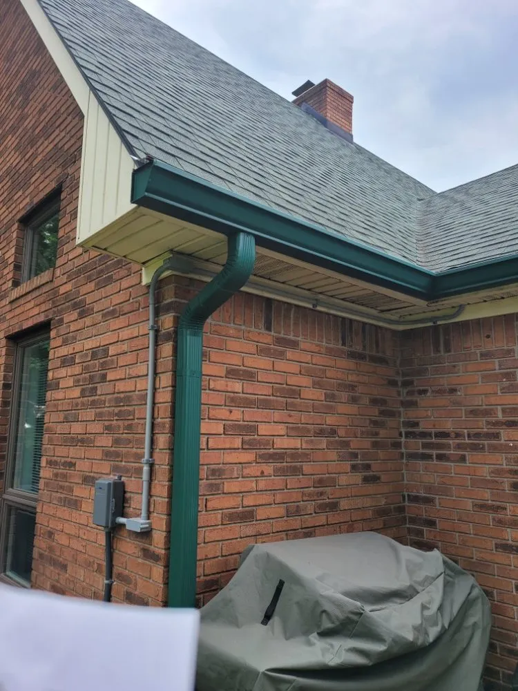 Certified electrician providing electrical repair in , 