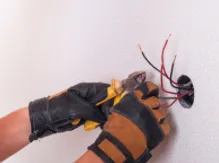 Professional emergency electrical service experts serving St Petersburg, FL - Izzo Electric
