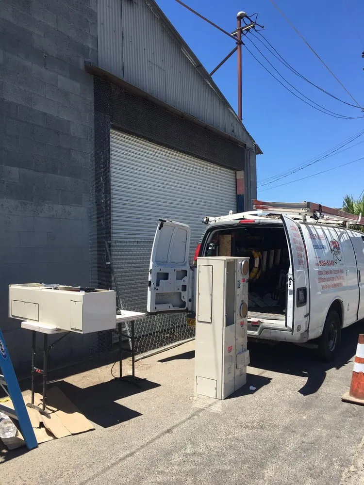 Slide of Izzy's Electric