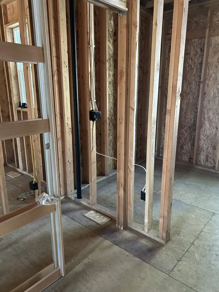 Emergency electrician providing circuit breaker repair in Greenacres, WA - J & J Electrical