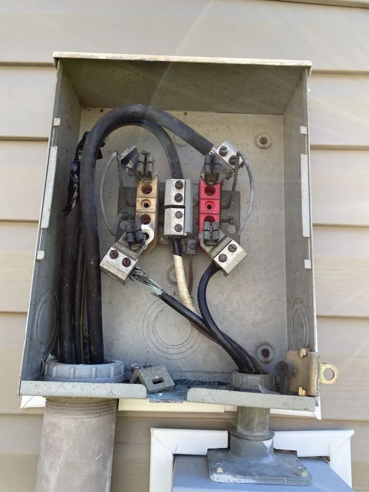 Slide of J & J Remodeling and Leos Gabinet Services