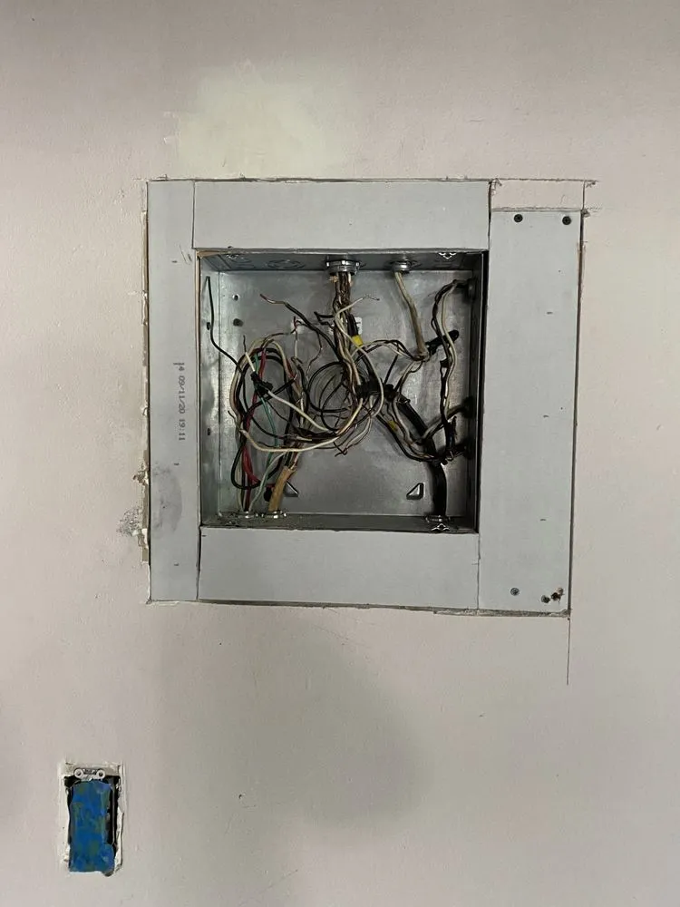 Slide of J & J Remodeling and Leos Gabinet Services