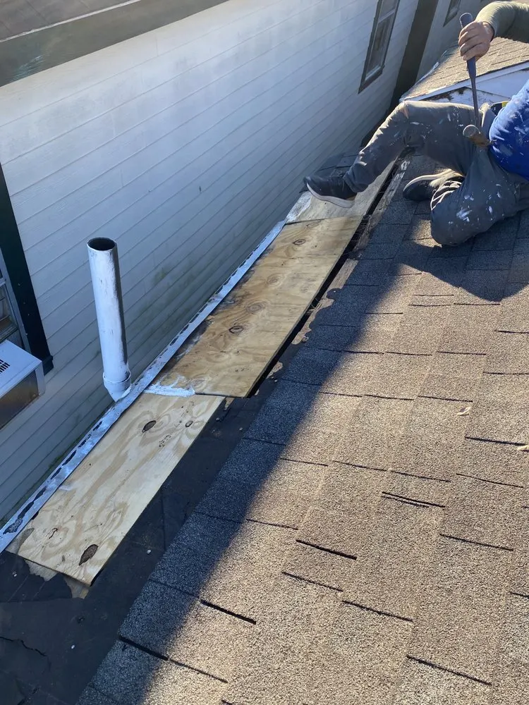 Slide of J & J Remodeling and Leos Gabinet Services