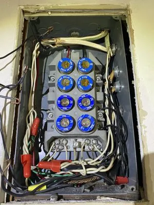 J & J Remodeling and Leos Gabinet Services