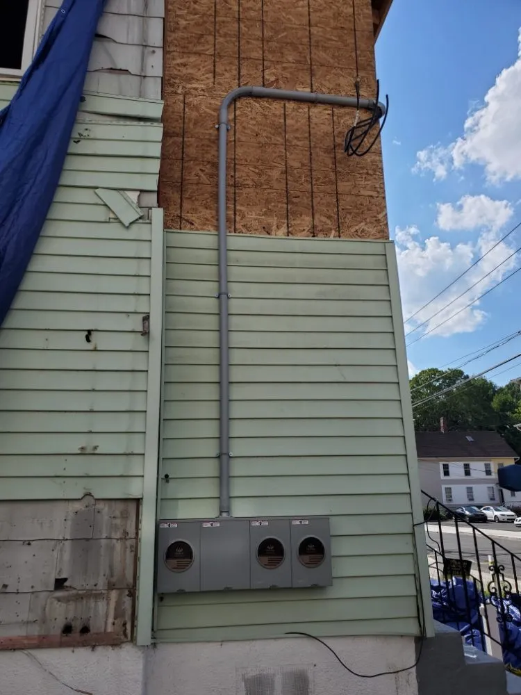 Certified electrician providing circuit breaker repair in ,