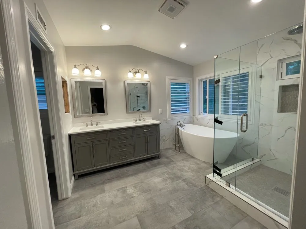 Reliable electrician providing emergency electrical service in New Port Beach, CA - J Cor