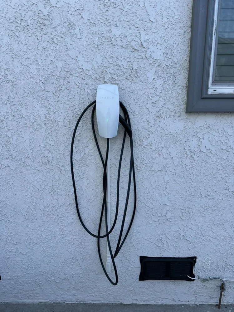Trusted electrician providing outlet and switch repair in City of Industry, CA - J Power Electric