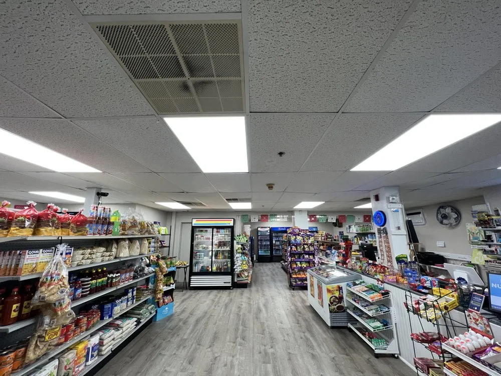 Trusted electrician providing emergency electrical service in , 