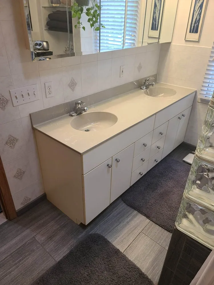 Certified electrician providing lighting installation in , 