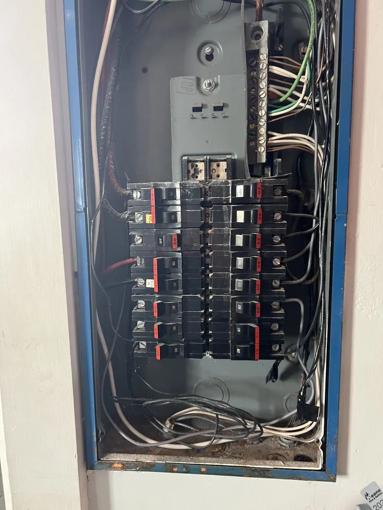 Slide of Jaden Dominski Electrician