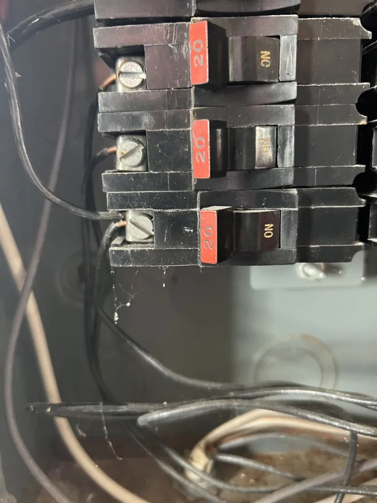 Slide of Jaden Dominski Electrician