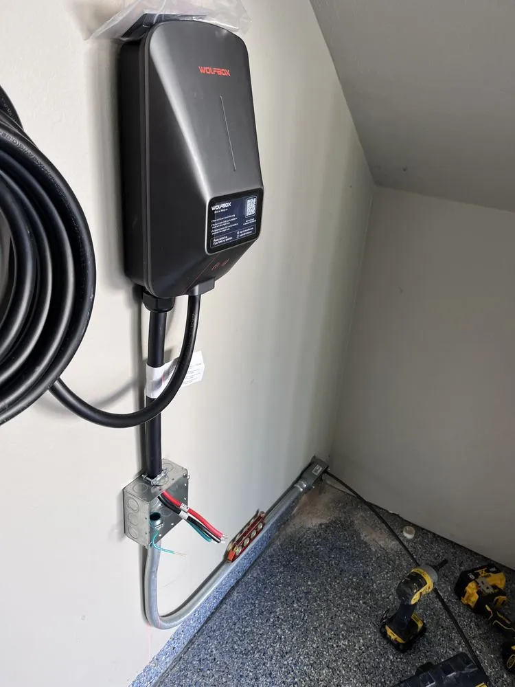 Slide of Jader Electric