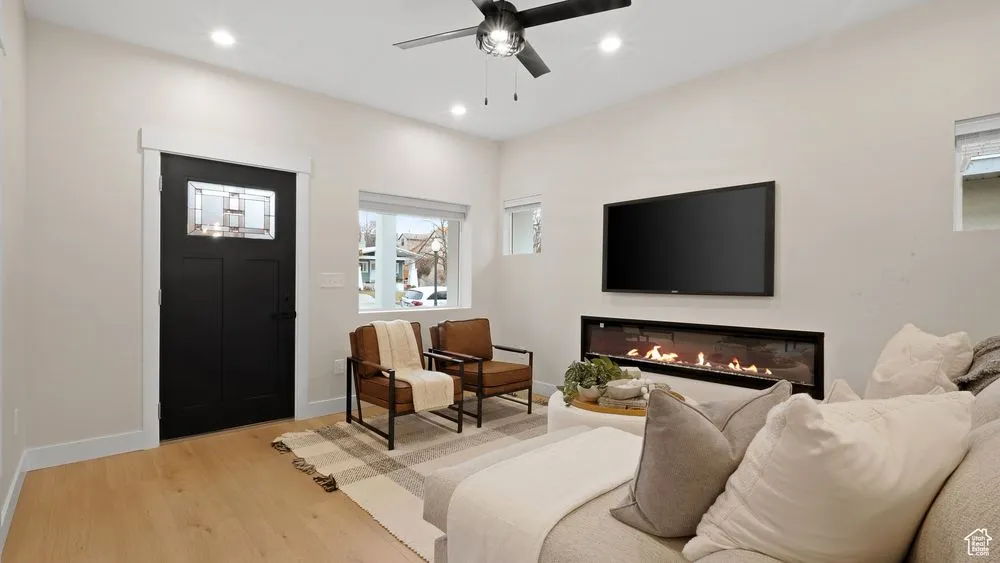 Professional electrician providing electrical repair in , 