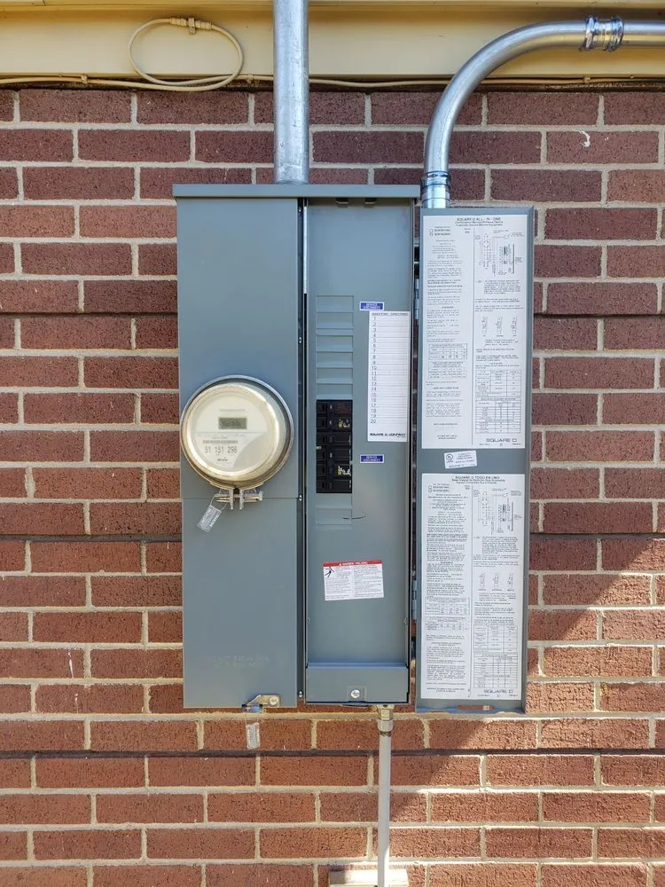 Expert electrician providing electrical repair in , 