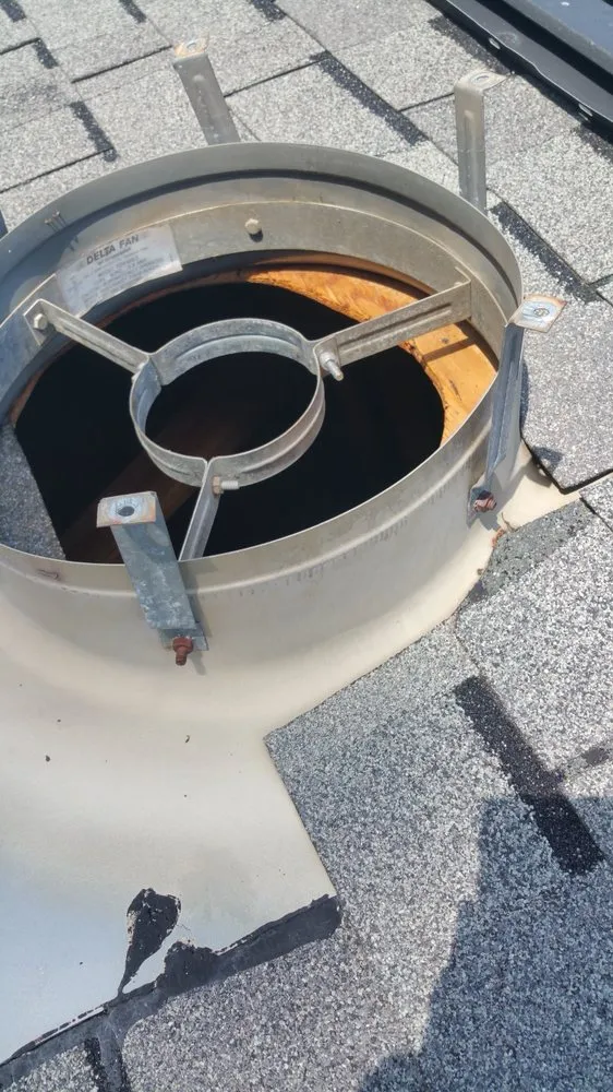 Reliable electrician providing emergency electrical service in , 