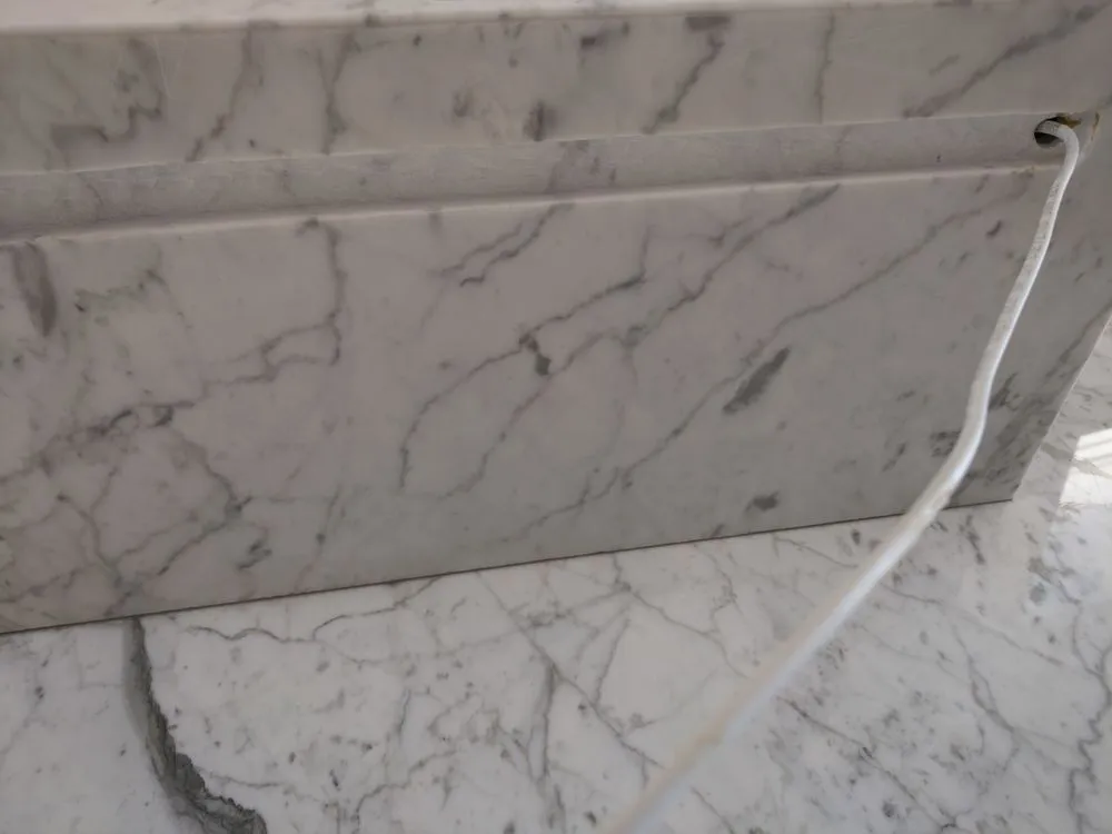 Certified electrician providing emergency electrical service in , 