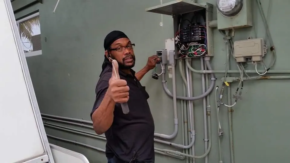 Licensed electrician providing emergency electrical service in , 