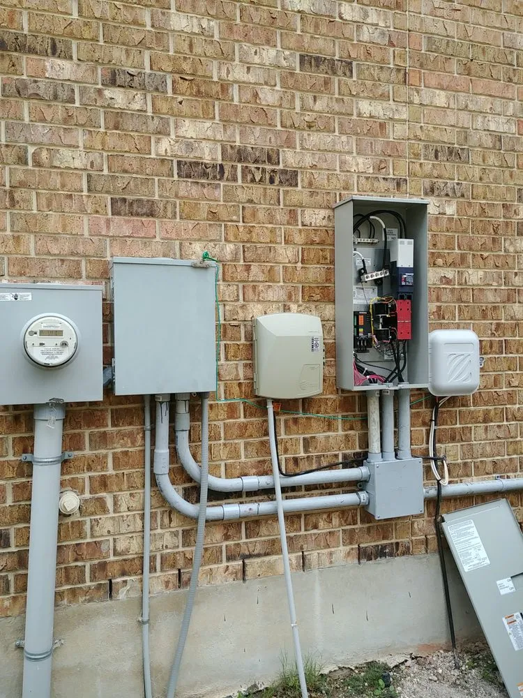 Affordable circuit breaker repair in Porter, TX by Janneth Electric