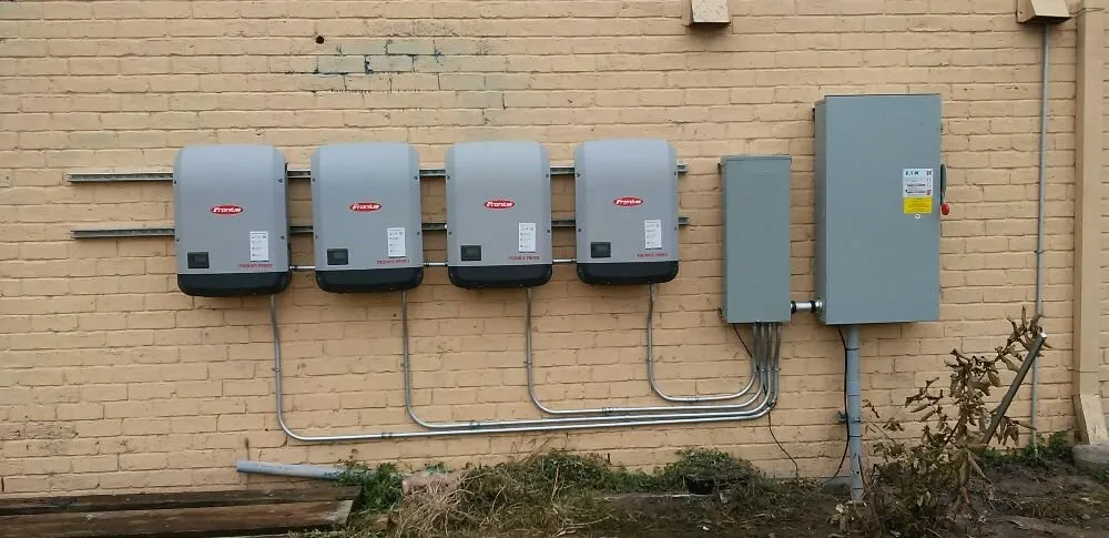Emergency electrician providing circuit breaker repair in Porter, TX - Janneth Electric
