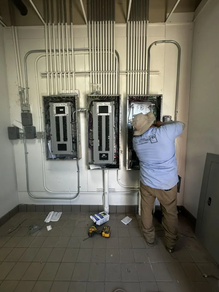 Slide of Javi Electric