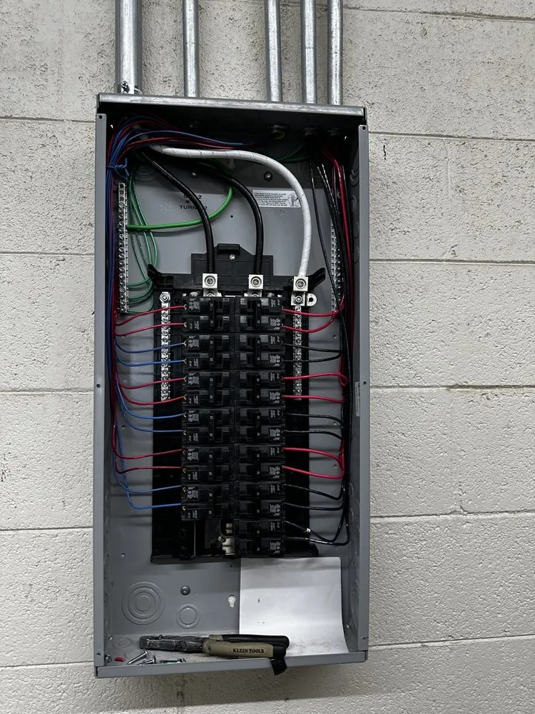 Slide of Javi Electric