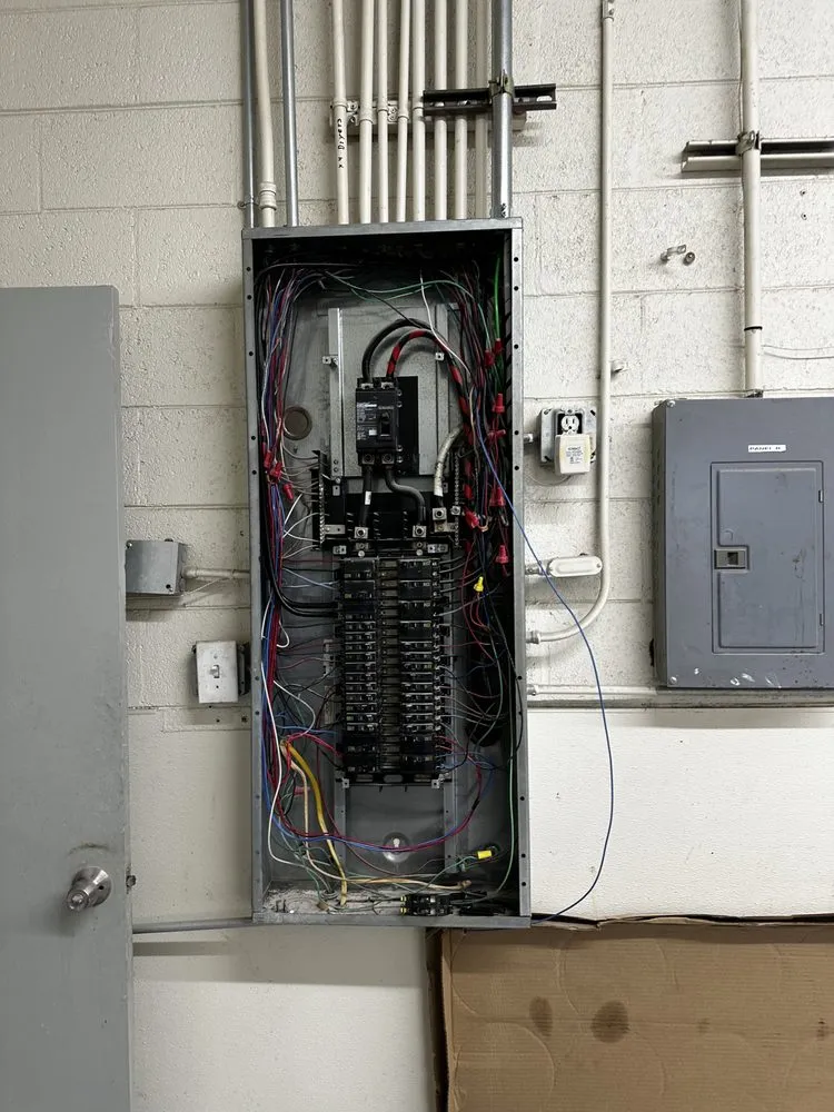 Slide of Javi Electric