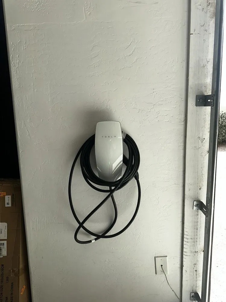 Slide of Javi Electric